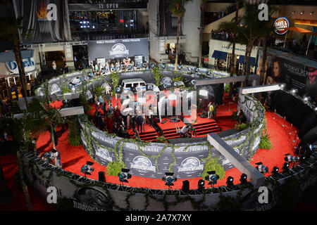 LOS ANGELES, Ca - 10. JUNI 2015: Atmosphäre bei der Weltpremiere seines Films "Jurassic Welt' an der Dolby Theater, Hollywood. © 2015 Paul Smith/Featureflash Stockfoto