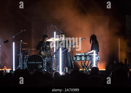 SLEATER-KINNEY FÜHREN BEI REBEL NACHTCLUB IN TORONTO, KANADA Stockfoto