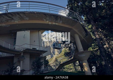 Die Fuente Dé Seilbahn in der Region von Liébana in Picos de Europa entfernt und verbindet die El Cable Aussichtspunkt., Kantabrien, Spanien, Europa Stockfoto