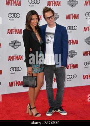 LOS ANGELES, Ca - 29. JUNI 2015: Schauspieler James Gunn & Ekaterina Zalitko bei der Weltpremiere von "ant-man" an der Dolby Theater, Hollywood. © 2015 Paul Smith/Featureflash Stockfoto