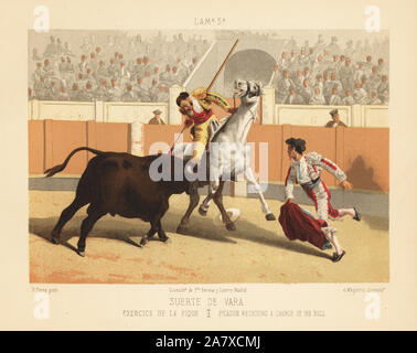 Picador auf dem Pferderücken Erstechen eines wütenden Stier mit einer Lanze während ein Matador mit Mantel läuft neben Ihnen. Chromolithograph von J. Magistris nach einer Abbildung von Daniel Perea von Stierkampf, Corrida de Toros, Madrid, Boronat & Satorre, 1894. Stockfoto