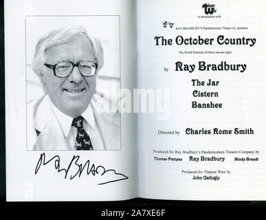 Handsignierte Programm durch den Autor Ray Bradbury für eine Inszenierung der 3 eine Handlung spielt. Stockfoto