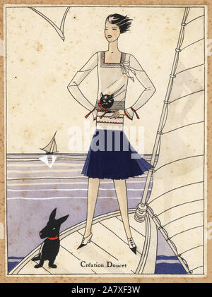 Frau in Sailor Outfit auf einer Yacht mit Hund. Papierkörbe pochoir (Schablone) Lithographie von der Französischen luxus Mode Magazin Kunst, Gicht, Beauté, 1928. Stockfoto