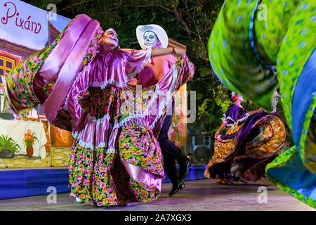 Mexikanische folklore gruppe tanzen traditionelle mexikanische Tänze, Merida, Mexiko Stockfoto