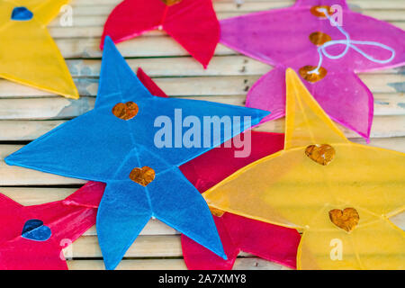 Schließen Sie bis zu traditionellen sternförmige Kite oder Thai name Chula Kite für den Verkauf am lokalen Markt zu fliegen. Selektive konzentrieren. Stockfoto