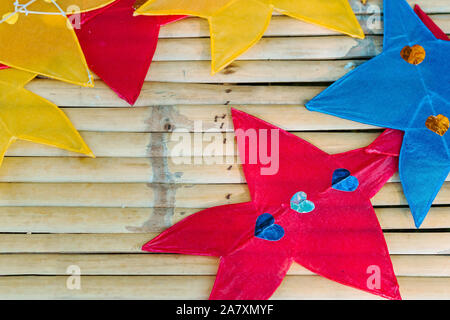 Schließen Sie bis zu traditionellen sternförmige Kite oder Thai name Chula Kite für den Verkauf am lokalen Markt zu fliegen. Selektive konzentrieren. Stockfoto
