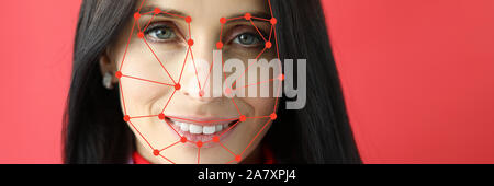 Die biometrische Verifizierung lächelnde Frau portrait Stockfoto