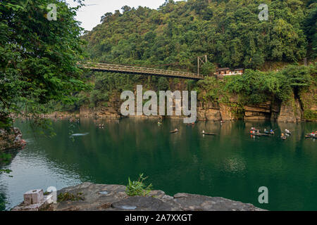 Berühmte Umngot Dawki Brücke über Fluss, Meghalaya, Indien Stockfoto