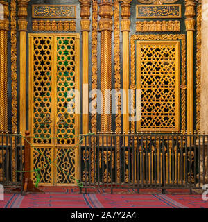 Grab - Heiligtum - von Muhammad Ali Pascha mit floralen und geometrischen Muster goldenen Dekorationen, die große Moschee von Muhammad Ali - Alabaster Moschee in der Zitadelle von Kairo in Ägypten gelegen Stockfoto