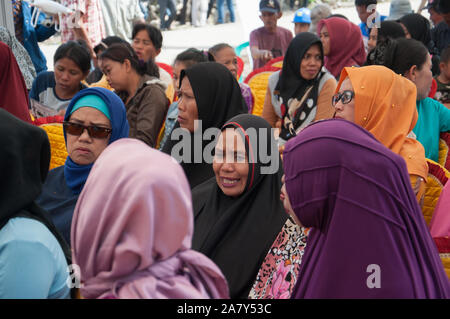 Eine Gruppe von Indonesischen muslimische Frauen hijab zu tragen. Stockfoto