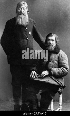 Ivan Onola und Ivan Lösönen, rune Sänger und kantele Spieler (Zither - wie String Instrument). 2 28 1914 Stockfoto