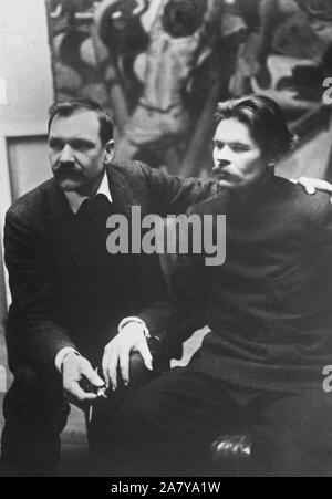 Axel Gallén hielt seine Hand auf die Schulter im Maxim Gorki studio Pirtti Gallén in Helsinki, 1905 Stockfoto