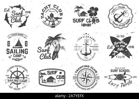 Satz von Segeln, Yacht Club und Surf Club Abzeichen. Vektor. Konzept für T-Shirt, Druck, Stempel oder T-Stück. Vintage Typografie Design mit Surfbrett und Segelboot Silhouette. Extreme Wasser Sport. Stock Vektor