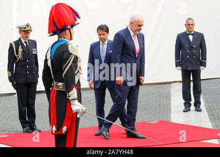 Italien, 31. Oktober 2019: der italienische Ministerpräsident Giuseppe Conte erfüllt Edi Rama, Premierminister der Republik Albanien, im Palazzo Chigi. Photo R Stockfoto