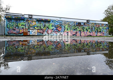 Jardine Crescent Jugendzentrum geschlossen und in Tile Hill Coventry vandalized. 4. November 2019. Stockfoto