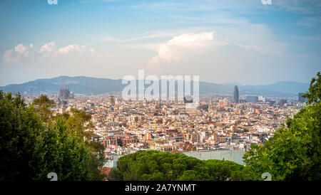 Postkarte von Barcelona. Stadtbild der katalanischen Hauptstadt, vom Montjuïc gesehen. Stockfoto