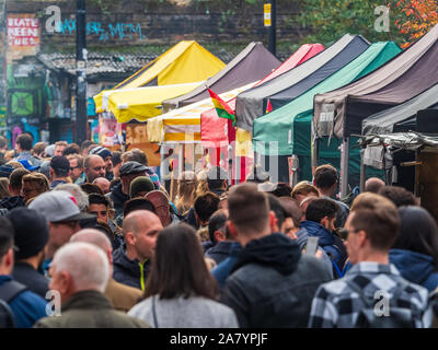 Brick Lane Markt am Sonntag im East End von London Shoreditch Bereich Stockfoto