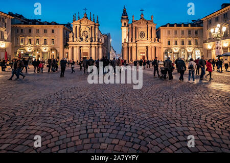 Italien Piemont Turin - Piazza San Carlo - Kirche Santa Cristina, der nach links und Kirche San Carlo nach rechts Stockfoto