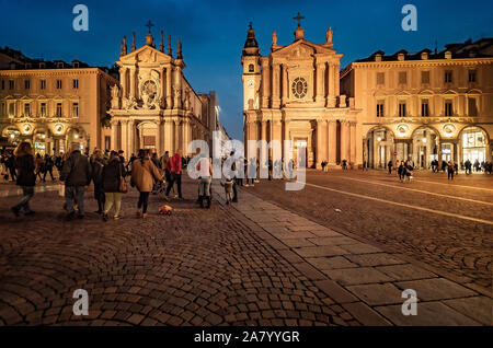 Italien Piemont Turin - Piazza San Carlo - Kirche Santa Cristina, der nach links und Kirche San Carlo nach rechts Stockfoto