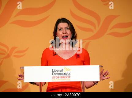 Liberaldemokraten Jo Swinson anlässlich der Vorstellung der Liberalen und Demokratischen Partei Europas Bundestagswahlkampf am Institut der Bauingenieure in London. PA-Foto. Bild Datum: Dienstag, November 5, 2019. Die Liberaldemokraten haben geschworen, £ 50 Mrd. ÒRemain bonusÓ in öffentlichen Dienstleistungen zu bringen, wenn sie die Wahl gewinnen. Siehe PA Geschichte Politik Wahl LibDems. Photo Credit: Steve Parsons/PA-Kabel Stockfoto