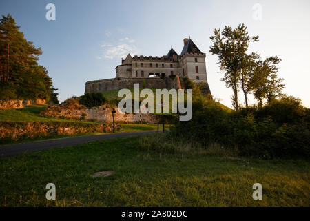 Château de Biron, mittelalterliche Burg, in Richtung der südlichen Grenze der Dordogne und Lot-et-Garonne und die mittelalterliche Stadt von Monpazier, Frankreich. Stockfoto