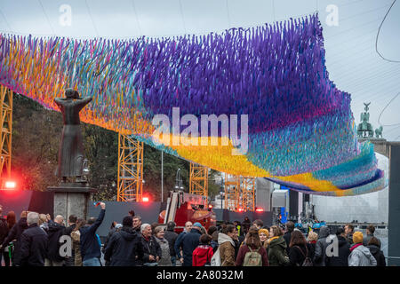 Straße des 17. Juni Berlin, Kunst Installation 'Visions in Motion" durch Los Angeles Künstler Patrick Shearn für den 30. Jahrestag des Mauerfalls. Stockfoto