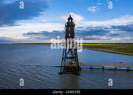 Schönen Leuchtturm Obereversand Leuchtturm oder in der Nordsee in der Nähe von Bremen, Bremerhaven und Weser in der Abenddämmerung. Dorum-Neufeld, Wurster Nordseekuste Stockfoto