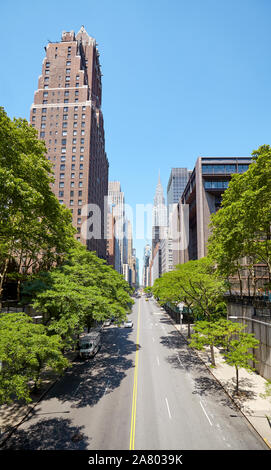 East 42th Street in New York City an einem sonnigen Sommertag, USA. Stockfoto