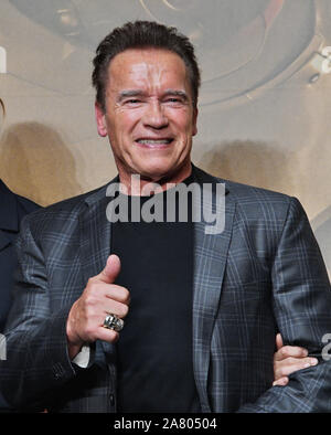 Tokio, Japan. 05 Nov, 2019. Schauspieler Arnold Schwarzenegger nimmt an der Pressekonferenz für den Film 'Terminator: dunkles Schicksal" in Tokio, Japan am Dienstag, 5. November 2019. 'Terminator: dunkles Schicksal' 25 Jahre nach den Ereignissen von 'Terminator 2', die Dreharbeiten fanden von Juni bis November 2018 in Ungarn, Spanien und den Vereinigten Staaten. James Cameron zurück zu Produktion und Schauspielerin Linda Hamilton spielen Sara Conner zum ersten Mal seit 28 Jahren. Dieser Film öffnen 8. November in Japan. Foto von Mori Keizo/UPI Quelle: UPI/Alamy leben Nachrichten Stockfoto