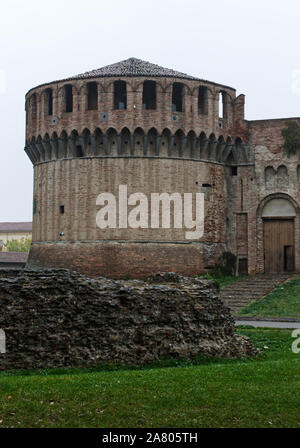 Die berühmte mittelalterliche Rocca Sforzesca in Imola, Bologna, Italien Stockfoto