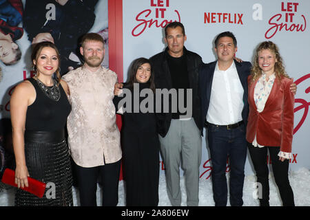 Los Angeles, USA. 04 Nov, 2019. LOS ANGELES, Kalifornien, USA - November 04: Kay Canon, Lukas Snellin, Alexa Faigen, Scott Stuber, Dylan Clark und Victoria Strouse am Los Angeles Premiere von Netflix "Let It Snow" bei Pacific Theater an der Waldung am 4. November 2019 in Los Angeles, California, United States. (Quelle: Bild Presse Agentur/Alamy leben Nachrichten Stockfoto