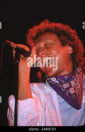 Ausländer auf der Bühne im Wembley Arena, London 1985: Sänger Lou Gramm Stockfoto