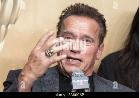 November 5, 2019, Tokyo, Japan: österreichisch-amerikanischen Schauspieler und ehemaliger Gouverneur von Kalifornien, Arnold Schwarzenegger, spricht während einer Pressekonferenz für den Film Terminator: dunkles Schicksal an Bellesalle Roppongi, Tokyo. Der Film wird in Japan am 8. November veröffentlicht werden. (Bild: © Rodrigo Reyes Marin/ZUMA Draht) Stockfoto