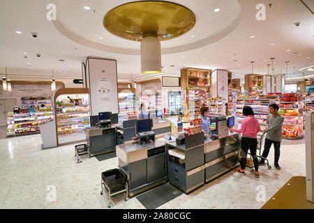 SHENZHEN, China - ca. April 2019: Kasse am Ole' Supermarkt in MixC Shenzhen Bay Shopping Mall. Stockfoto