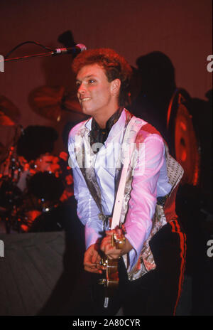 Spandau Ballet auf der Bühne in London 1985: Gary Kemp Stockfoto