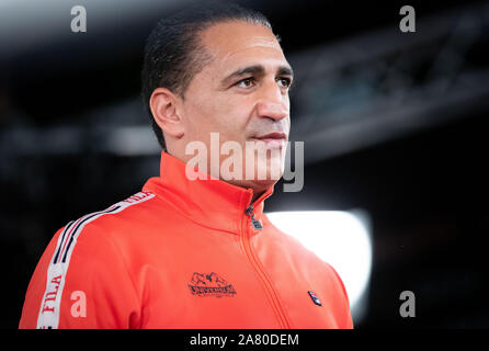 Hamburg, Deutschland. 05 Nov, 2019. Ismail Özen-Otto, Promoter Universum Box Promotion, ist im Ring nach einer Pressekonferenz im Universum Box-Gym. Am 09.11.2019 wird es einen Kampf Abend in Hamburg werden für die IBO internationale Titel in extrem geringes Gewicht zwischen Harutyunyan aus Deutschland und Dumanov aus Russland. Credit: Christian Charisius/dpa/Alamy leben Nachrichten Stockfoto