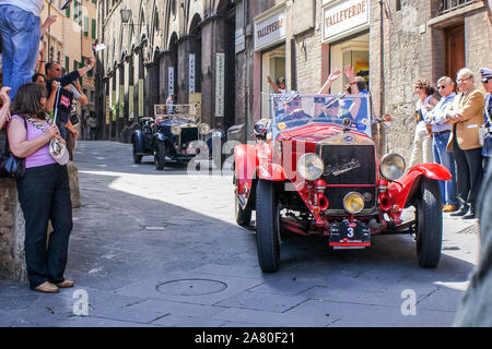 Mille Miglia 2009 - Ankunft in Siena, historische Straße Rennen Stockfoto