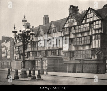 Von "Der beschreibende Album von London" von George H Birke 1896 - extrahierten Text: "Staple Inn ist eine malerische und malerischen alten Gruppe von Gebäuden in High Holborn gelegen, nicht weit von Chancery Lane. Staple Inn war einst eine der neun Gasthäuser der Kanzlei mit den vier Inns of Court verbunden ist, ist jetzt aber, Rechtsanwälte, Anwälte, und andere. Es wurde mit Barnard's Inn Gray's Inn angeschlossen, aber jetzt hat wenig über eine lokale Verbindung mit ihm. Die Halle der Staple Inn wurde vor kurzem restauriert. In den letzten Jahren, dieses malerische Gruppe hat durch die Prudential Assurance Co. erworben, und ha Stockfoto