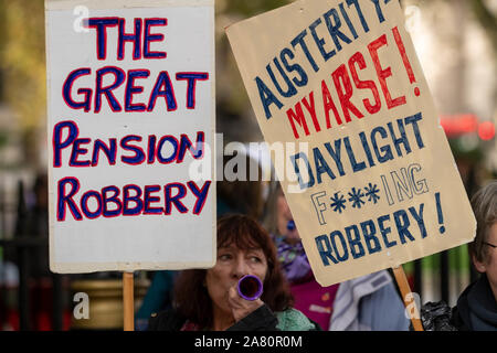 London, Großbritannien 5. Nov. 2019 Frauen gegen staatliche Rente Ungleichheit (Waspi) Demonstration vor dem Parlament in London UK, gegen Änderungen im Status der Frauen Pensionsalter protestieren. Kredit Ian DavidsonAlamy leben Nachrichten Stockfoto