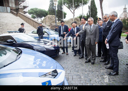 Roma, Italien. 05 Nov, 2019. Siegerehrung auf der Piazza del Campidoglio in Rom der gemeinsame Patrouillen zwischen der italienischen Polizei und chinesische Polizisten (Foto von Matteo Nardone/Pacific Press) Quelle: Pacific Press Agency/Alamy leben Nachrichten Stockfoto