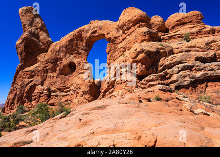 Turret Arch ist eines der beliebtesten Wanderziele im Arches National Park außerhalb von Moab, Utah Stockfoto