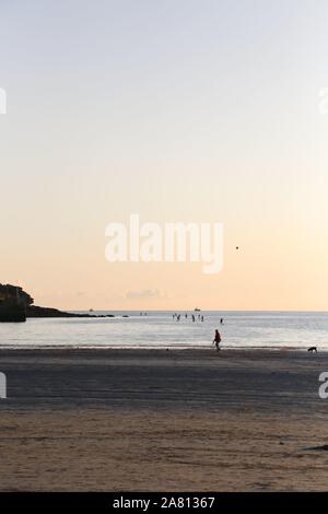 Sonnenuntergang über dem Meer Stockfoto