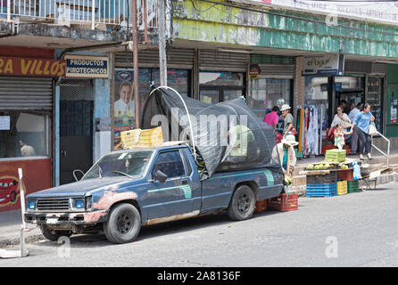 Frisches Obst und Gemüse auf einem Straßenhändler in David Panama Stockfoto