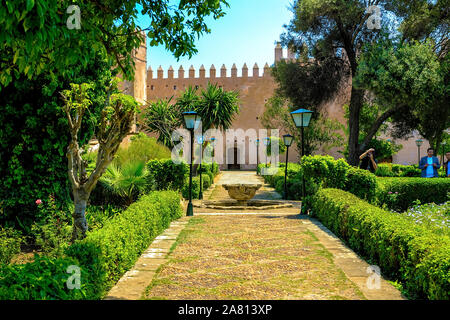 Blick auf die andalusischen Gärten in der Kasbah des Udayas alte Festung in Rabat in Marokko liegt an der Mündung des Bou Regreg gelegen. Rabat Stockfoto