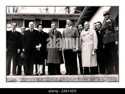 ADOLF HITLER DUKE & DUCHESS WINDSOR der Herzog und die Herzogin von Windsor besucht Adolf Hitler am 22. Oktober 1937 im Berghof, Berchtesgaden Obersalzberg Deutschland Stockfoto