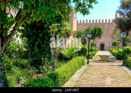 Blick auf die andalusischen Gärten in der Kasbah des Udayas alte Festung in Rabat in Marokko liegt an der Mündung des Bou Regreg gelegen. Rabat Stockfoto