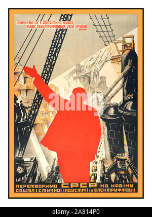 Jahrgang 1930 der sowjetischen Propaganda Poster mit Lenin, die politische Erklärung der Sowjetunion die Industrialisierung zu fördern. 'Kommunismus bedeutet Sowjets [beliebte Räte], plus die Elektrifizierung des gesamten Landes. Lassen Sie uns die UDSSR verwandeln durch sozialistische Industrialisierung' 1930 Lithographie Künstler Michail BALJASNIJ Stockfoto