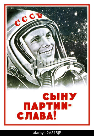 YURI GAGARIN VINTAGE 1960ER JAHRE [" AN DEN SOHN DER PARTEI - RUHM! „] russisches CCCP-Poster zur Erkundung des russischen Weltraumrennens feiert Kosmonaut Yuri Gagarin – der erste Mann im Weltraum; 12. April 1961. Stockfoto