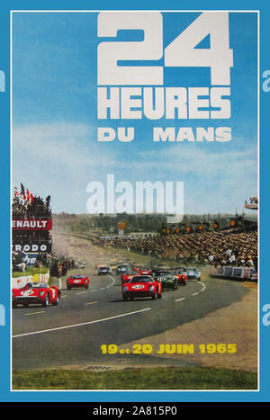 Jahrgang 1965 Plakat 24 Stunden von Le Mans 24 heures du Mans Endurance Rennen Juni 19./20. 1965 1965 24 Stunden von Le Mans war der 33. Grand Prix von Ausdauer und fand am 19. und 20. Juni 1965 statt. Es war auch die zwölfte Runde die Sportwagen-weltmeisterschaft. Masten Gregory und Jochen Rindt war zuerst in einem Ferrari 250 LM Stockfoto