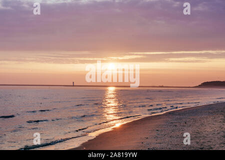 Sonniger Tag des späten Herbstes, früher Frühling an der Ostseeküste in Heringsdorf. Stockfoto